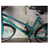 Schwinn Woodlands Hybrid Bicycle With Rear Bag