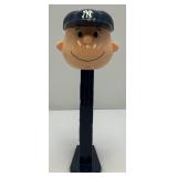 Vintage Collectible 12" Charlie Brown New York Yankees Giant Musical PEZ Dispenser (WORKS)
