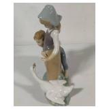 Lladro "Avoiding the Goose" Figurine #5033