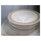 (EW7) Lot of Asoorted Decor, Figuri...