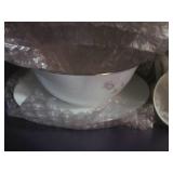 (EC1) 33 Gallon Tote with What Look...