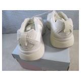 (CS) Pair of Women