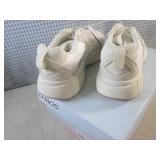 (CS) Pair of Women