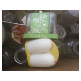 (F-0) Assorted Salt & Pepper Shaker...