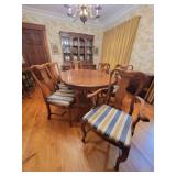Lovely Queen Ann Dining Table and Chairs ~ 2 Leaves/Pads
