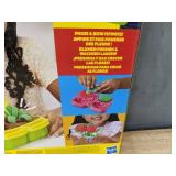 Play-Doh Blooming Flowers Set - Brand New