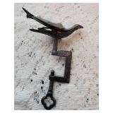 Victorian Sewing Bird Clam
