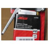 Milton S-516 Inflator Gage with Dual Head Straight Foot Chuck