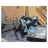 Makita® 18V 4-1/2" Bar Chainsaw XCU01 with Battery, Charger