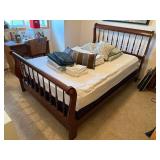 Traditional Sleigh Bed Frame Full Size Wood Spindle Headboard Good