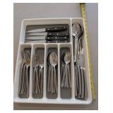 International 18/10 Stainless Flatware Set With Steak Knives