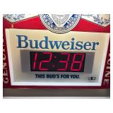 Vintage 1983 WORKING Light Up Budweiser Clock