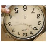Box of 8 clocks