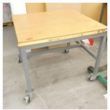 Work table on wheels 31x34