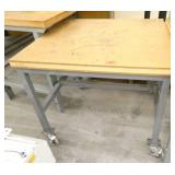 Work table on wheels 31x34