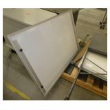 Pallet of 5 easels, whiteboard and paper