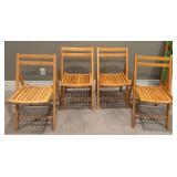 TR - Wooden Folding Chairs (Lot of 4)