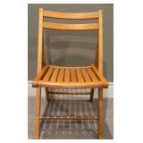 TR - Wooden Folding Chairs (Lot of 4)