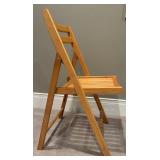 TR - Wooden Folding Chairs (Lot of 4)