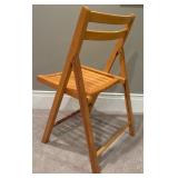 TR - Wooden Folding Chairs (Lot of 4)