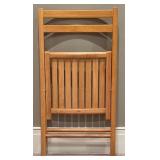 TR - Wooden Folding Chairs (Lot of 4)