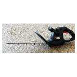 G - Black & Decker 16 in Hedge Trimmer Model: TR1600