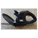 G - Black & Decker 16 in Hedge Trimmer Model: TR1600