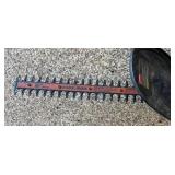 G - Black & Decker 16 in Hedge Trimmer Model: TR1600