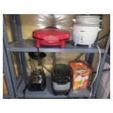 Mixed Kitchen Appliance Lot - Salton Rice Cooker, Quesadilla Maker, Juicit & Oster Blender