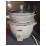 Mixed Kitchen Appliance Lot - Salton Rice Cooker, Quesadilla Maker, Juicit & Oster Blender