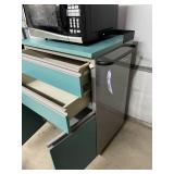 MSRP $1,500 MOBILE 2 DRAWER CABINET WORKSTATION w/HAMILTON BEACH 900W MICROWAVE FOR SHOP, OFFICE OR BREAKROOM