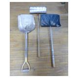 3 Shovels