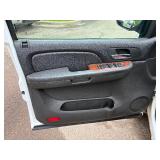 2007 CHEVROLET SUBURBAN LT *4x4 | No Accidents Reported* (NO RESERVE)