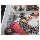 Mixed Lot: Costume Jewelry