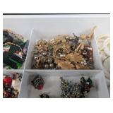 Mixed Lot: Costume Jewelry