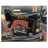 Vintage Singer 99K Sewing Machine With Case & Accessories
