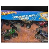 Hot Wheels Monster Jam Smash Up Stadium 5-Pack