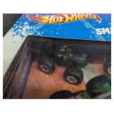 Hot Wheels Monster Jam Smash Up Stadium 5-Pack