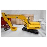 Ertl 1:16 John Deere Excavator and 1:16 Scale Ring Transfer Gravity Box