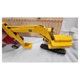 Ertl 1:16 John Deere Excavator and 1:16 Scale Ring Transfer Gravity Box