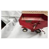 Ertl 1:16 John Deere Excavator and 1:16 Scale Ring Transfer Gravity Box