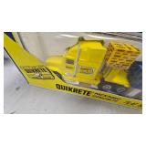 K-Line Electric Trains Heavy Hauler Tractor Trailer-Quikcrete Flatbed with Load