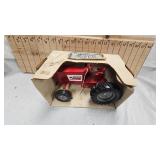 Ertl Hardware Hank 1988 Limited Edition 1:16 w/box