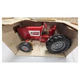 Ertl Hardware Hank 1988 Limited Edition 1:16 w/box