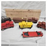 Lot of 7 Lionel Box Cars, Caboose, Etc