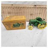 1:16 Ertl John Deere Model D Cast Iron Replica