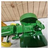 1:16 Ertl John Deere Model D Cast Iron Replica
