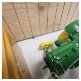 1:16 Ertl John Deere Model D Cast Iron Replica