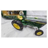 John Deere Decorative 10 pc Light Set and 1:16 John Deere Tractor