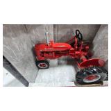 Ertl IH Farmall B Tractor, Like New with Box